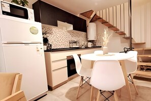 Kitchen or kitchenette,Dining area