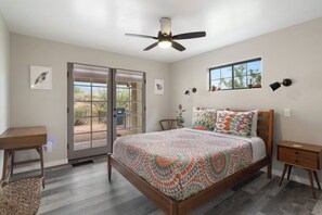 Queen sized bed in Mingus Mountain bedroom