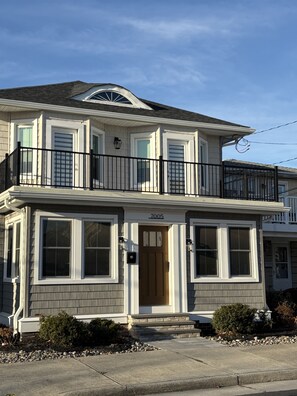 Entire home 2.5 blocks to beach; driveway for 2 cars; EV charger...