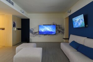 Living Room:
• 70" & 43" Smart TV
• Soundbar system
• Modular Sofa 
• Open Space