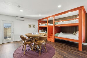 Bunk Room, 4 Double beds