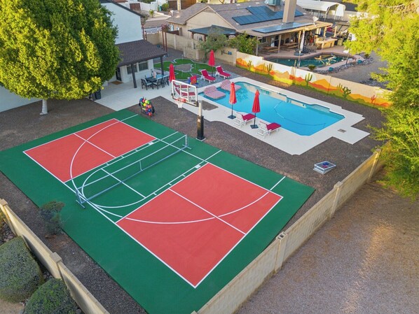 Private Backyard with Pickleball Court, Basketball Court, Pool, Loungers, Corn hole