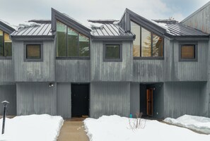Exterior - quirky cabin vibes
