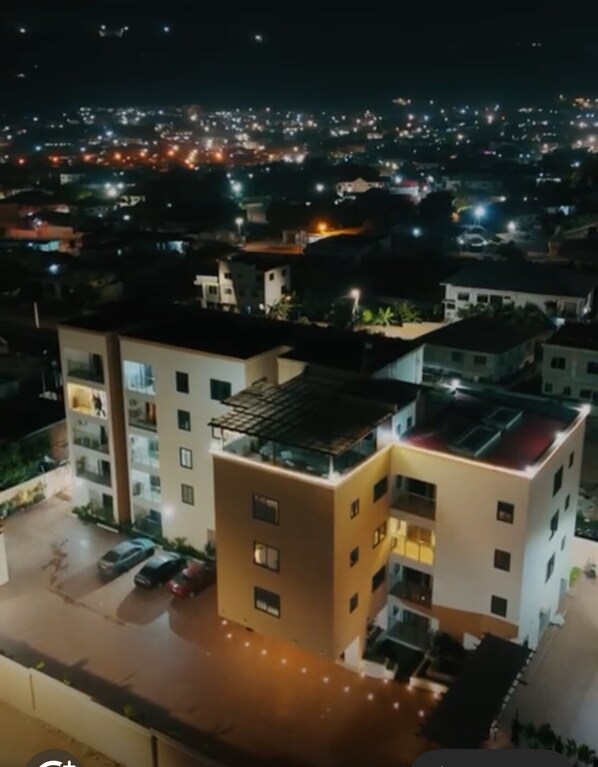 Kenji City and the relaxing night lights of Oyarifa.
