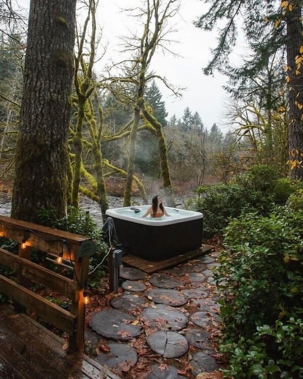 Outdoor spa tub
