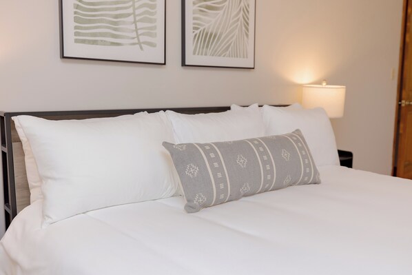 Master Bedroom w/King Bed & TV Streaming