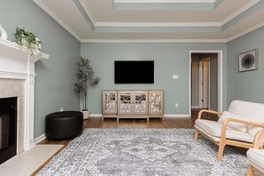 Living Room w/TV Streaming