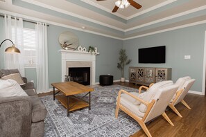 Living Room w/TV Streaming