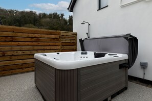 The hot tub at The Little House in Oxwich, Gower