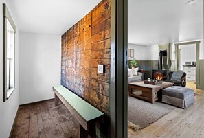 Entry/Mud Room