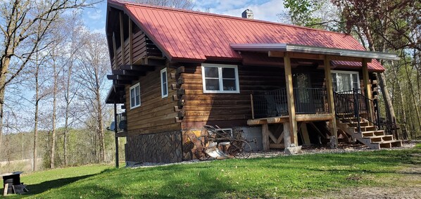 Ample parking and a pull-through driveway make it easy to bring your trailer. 