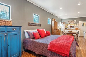 Master Suite (cottage) with mini kitchen and full bathroom + storage, tv, table