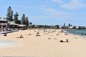 Beautiful Elwood Beach, 2 minute walk away from apartment