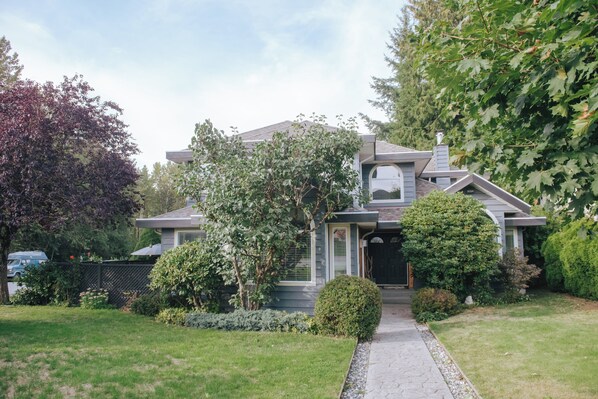 Welcome to your home away from home in the heart of Squamish!