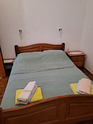 Schlafzimmer 1