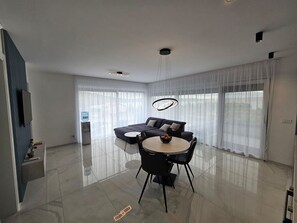 Living room 3