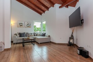 Living room 1