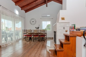 Dining room 1