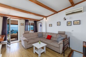 Living room 1