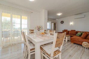 Esszimmer 1