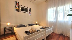 Schlafzimmer 1
