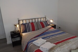 A sumptuous bed to relax, in the master bedroom.