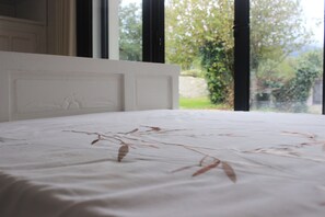 Most of the rooms have a privileged view to the Serra da Estrela.
