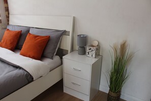 A side cabinet to store your belongings