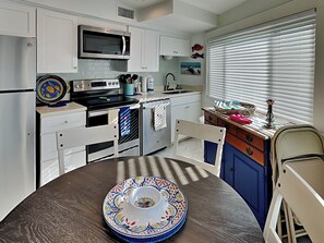 Kitchen & Dining