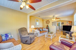 Living Room | Free WiFi | Smart TV