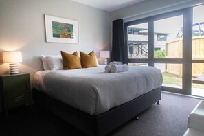 King bed in bedroom 1