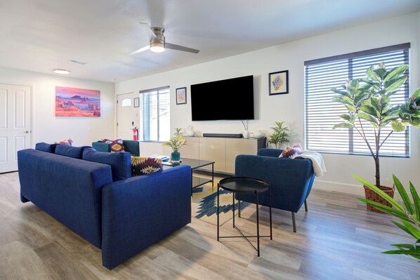 Open plan living room with 75" TV, Sound Bar to relax in. Netflix, YouTube..