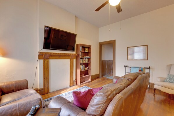 St. Louis Vacation Rental | 1BR | 1BA | 1,458 Sq Ft | 7 Steps to Enter