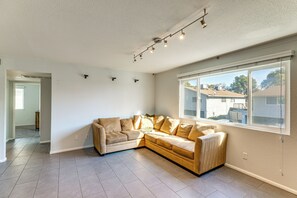 Living Room | Free WiFi | Smart TV