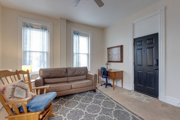 St. Louis Vacation Rental | 2BR | 1BA | 1,000 Sq Ft | 3 Steps Required