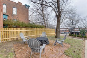 Shared Yard w/ Fire Pit