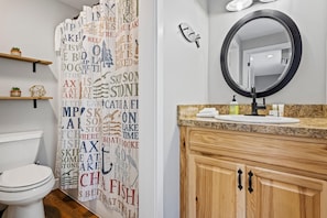 Upstairs full bathroom