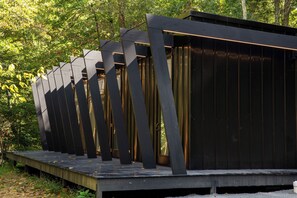 Side exterior (1)