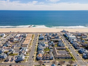 Only 8 houses to the beach
