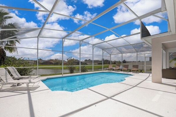 PRIVATE POOL LAKEVIEW
