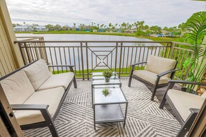Seating for four to enjoy a great day!