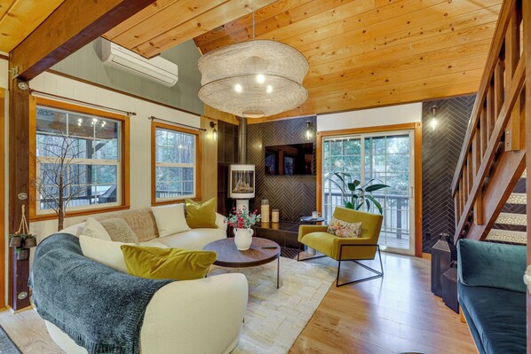 Nevada City Vacation Rental | 3BR | 2BA | 7 Steps Required | 1,184 Sq Ft