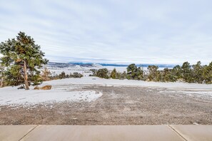 Expansive Mountain Views