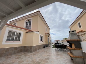 Yard and grill