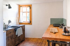 Küche, mit guter Ausstattung