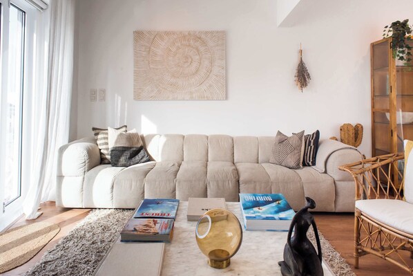 Santa Marta cozy living space with a focus on comfort and style.