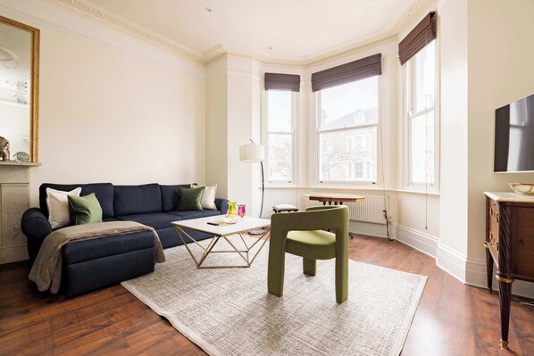 Redcliffe Gardens elegant dining area complemented by a well-lit living space