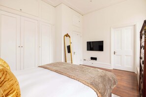 Redcliffe Gardens modern and antique furniture bedroom