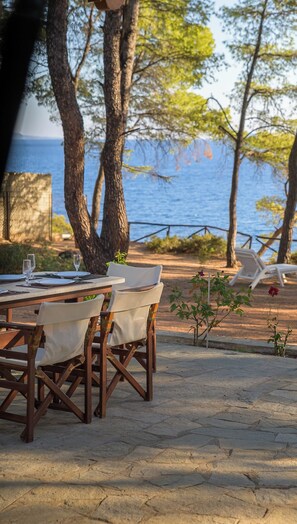 Squirrel BeachFront Villa, Metamorfosi (3)