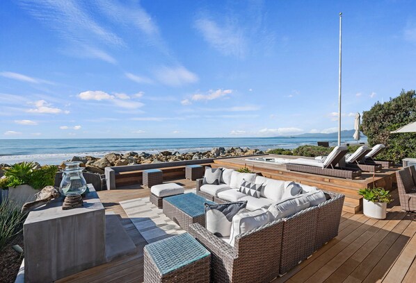 Escape to Seacliff Beach Retreat! 